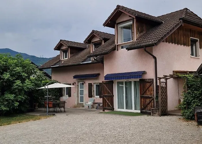 House, Pool And Mountains Vakantiehuis Myans